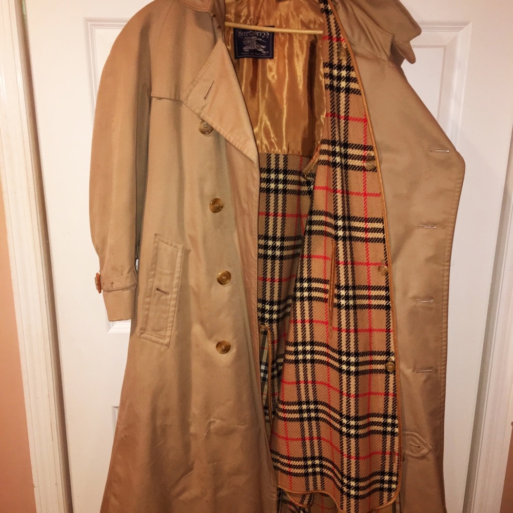Vintage Men’s Burberry Trench Coat W/Button lining